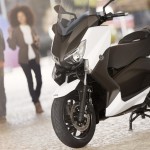 2015-Yamaha-X-MAX-400-EU-Absolute-White-Static-001