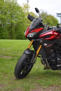 Yamaha MT-09 Tracer, le côté obscur a du bon.