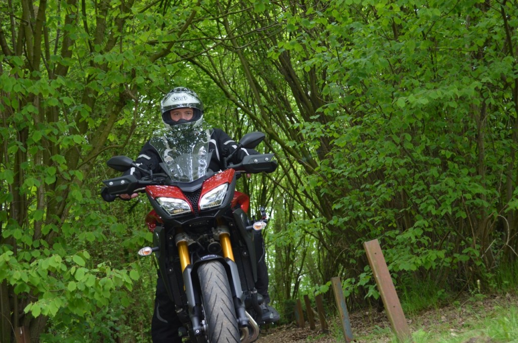 Yamaha MT-09 Tracer, le côté obscur a du bon.