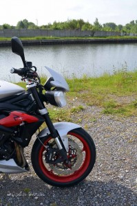 Triumph Street Triple RX, la bête est lâchée