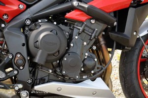 Triumph Street Triple RX, la bête est lâchée