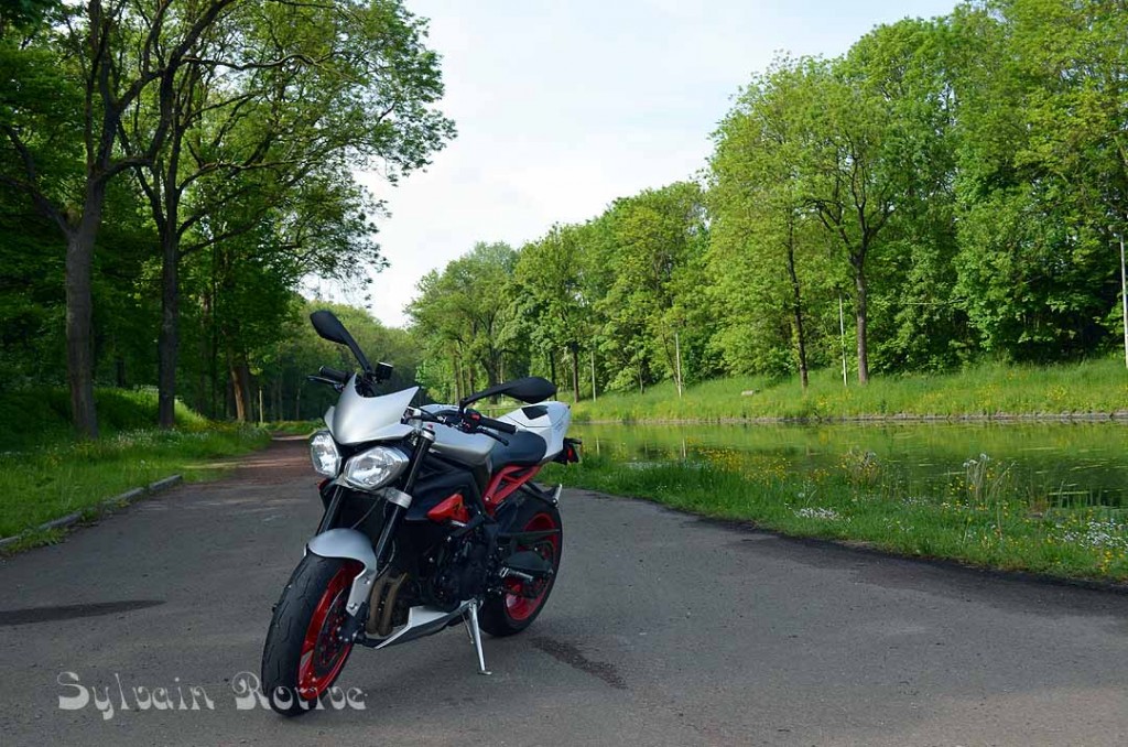 Triumph Street Triple RX, la bête est lâchée