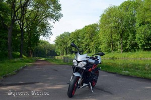 Triumph Street Triple RX, la bête est lâchée