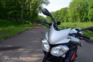 Triumph Street Triple RX, la bête est lâchée