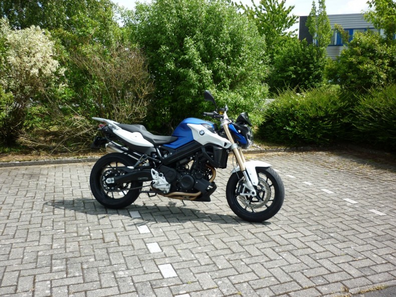 BMW F800R la méchante fille.