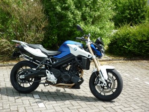 BMW F800R la méchante fille.