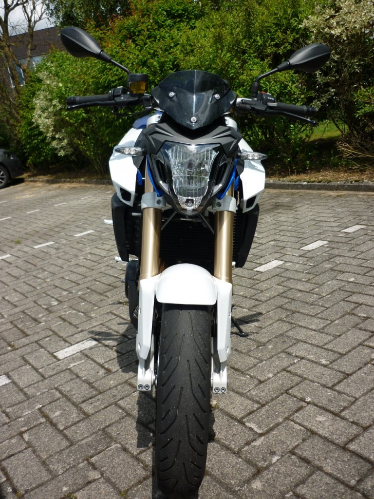 BMW F800R la méchante fille.