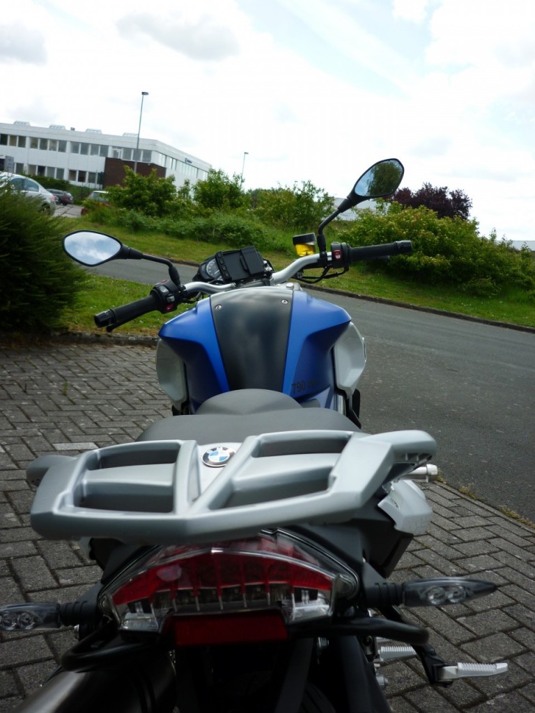 BMW F800R la méchante fille.