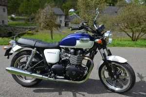 TRIUMPH BONNEVILLE 2015