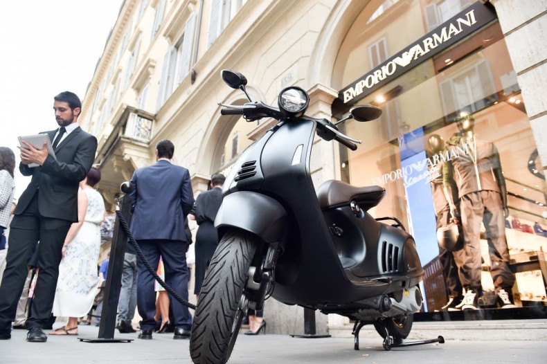 Une Vespa 946 Emporio Armani par Giorgio Armani