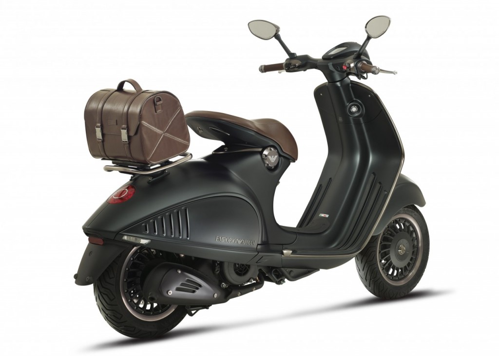 Une Vespa 946 Emporio Armani par Giorgio Armani