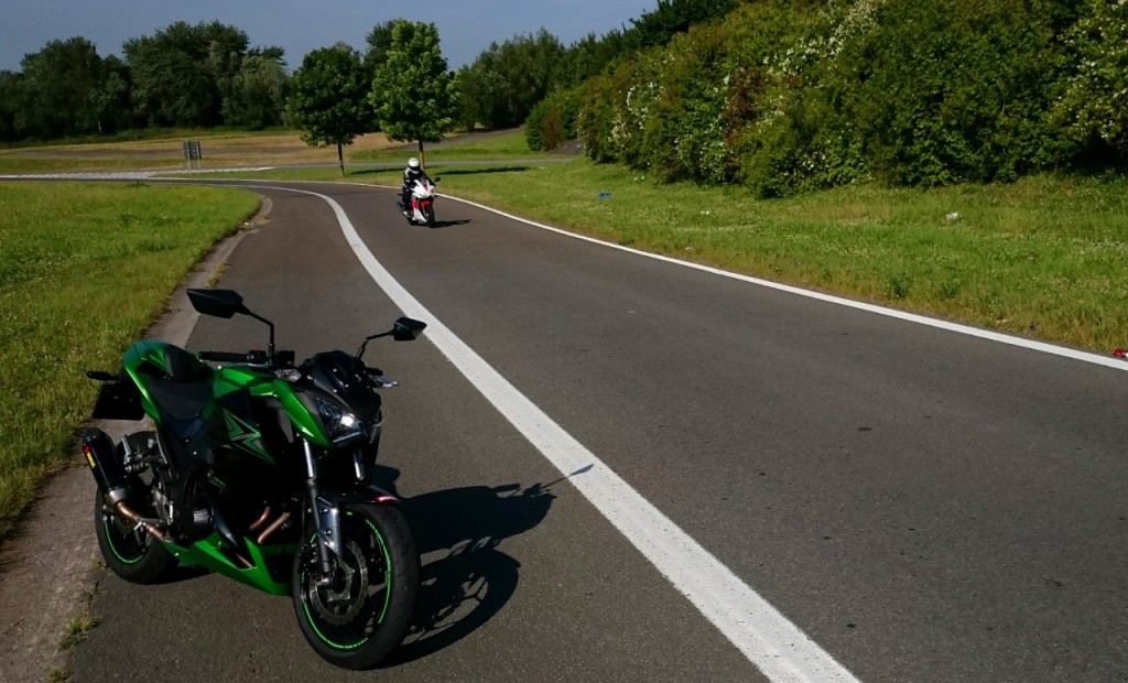 Honda CBR300R vs Kawasaki Z300