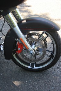 fourche de 49mm, roue de 19 pouces