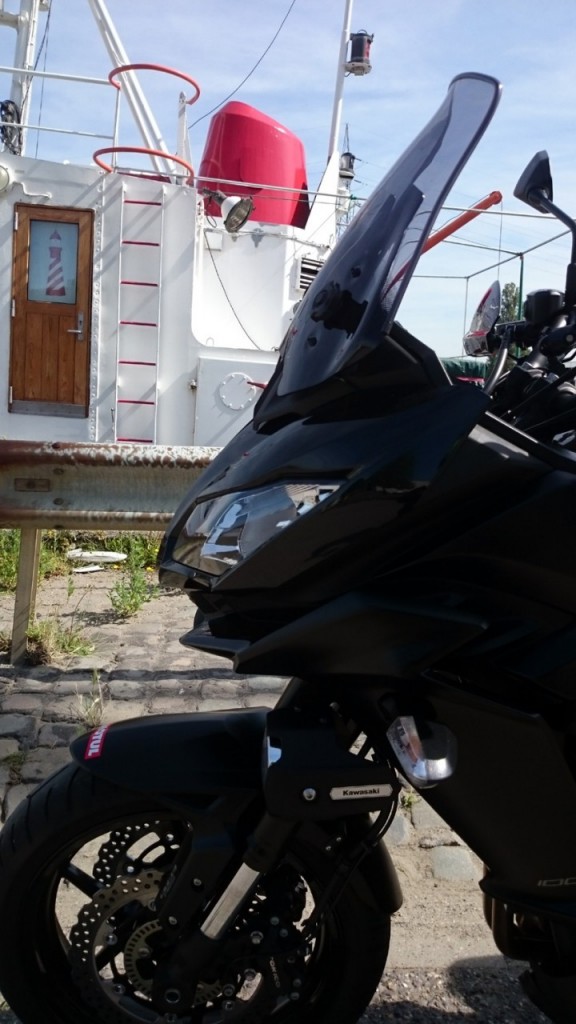 La bulle réglable est un atout, mais sa protection reste limitée dans une optique GT.