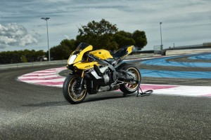 La Yamaha R1M sera produite de nouveau en 2016 et une R1 Anniversary