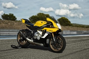 La Yamaha R1M sera produite de nouveau en 2016 et une R1 Anniversary