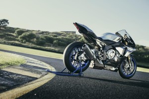 La Yamaha R1M sera produite de nouveau en 2016 et une R1 Anniversary