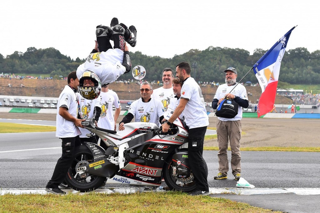 Un nouveau trophée pour Shark et Johann Zarco