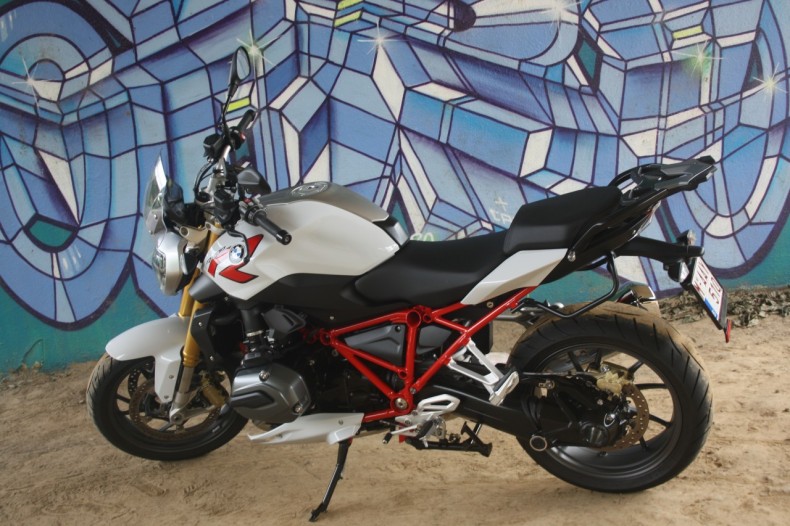 BMW R1200 R modèle 2015:Bavaroise dévergondée.