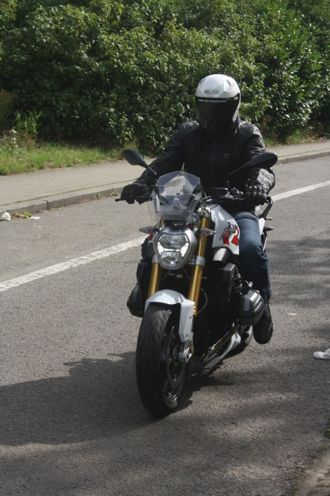 BMW R1200 R modèle 2015:Bavaroise dévergondée.