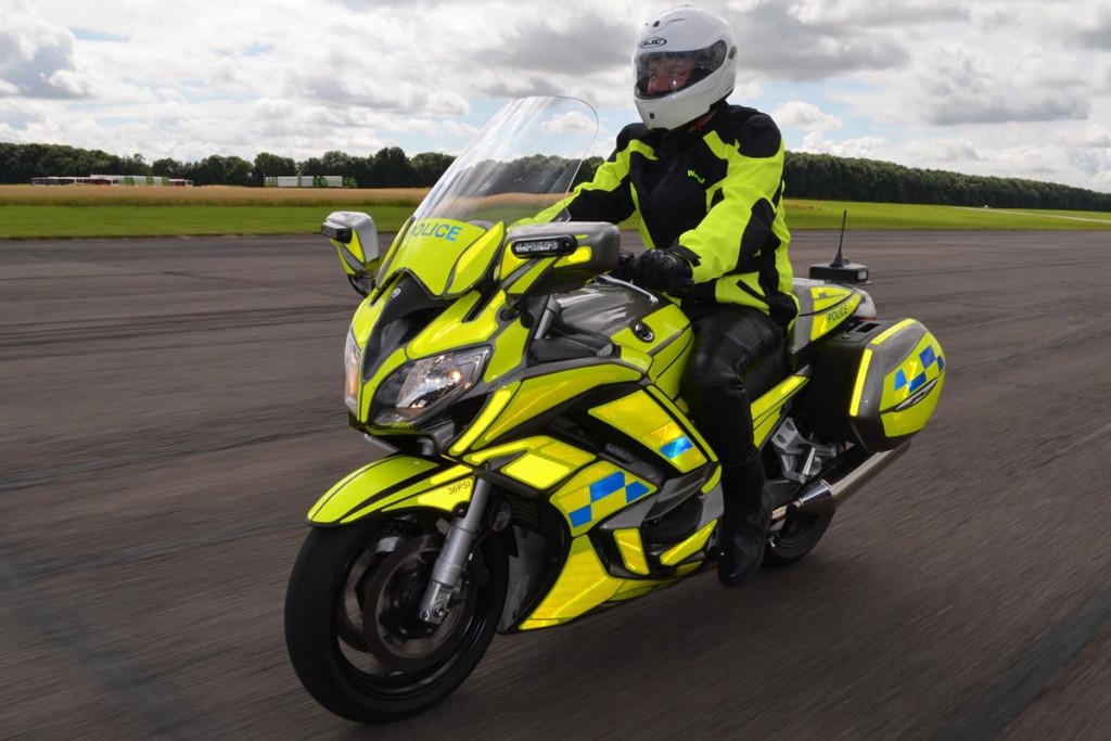 YAM_FJR1300APRO_UK_POLICE_ACT_001_03