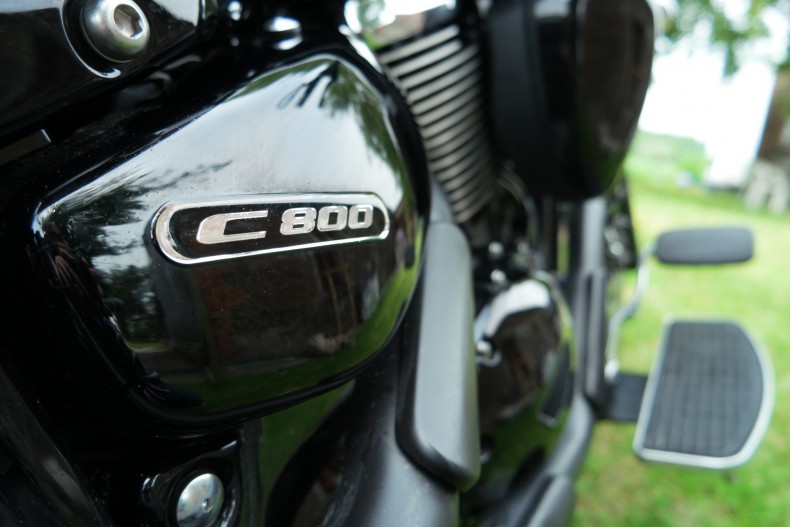 L’intruder C800, le custom by Suz