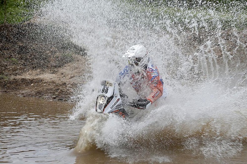 Le Dakar prend l’eau, première étape de course annulée !