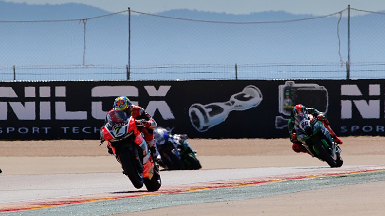 WSBK Aragon – Chaz Davies remporte la première course et se relance pour le titre !
