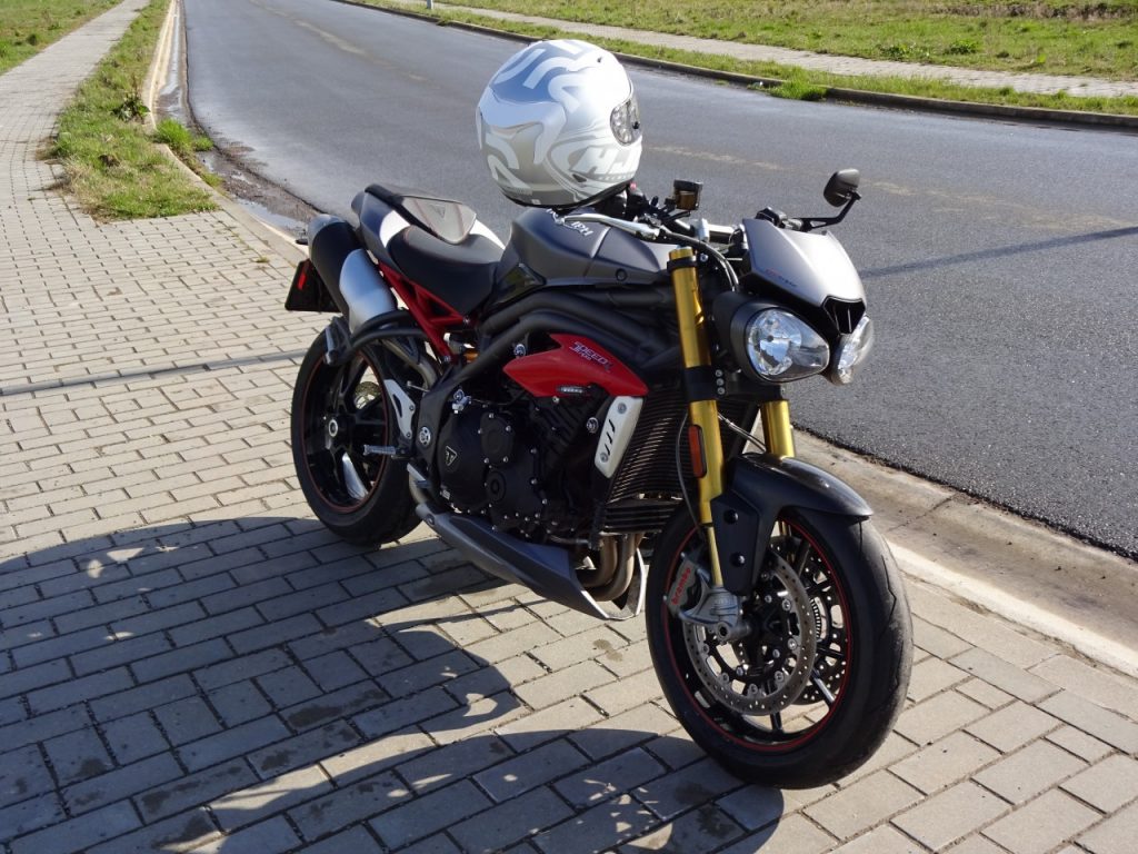 triumph speed triple R 2016