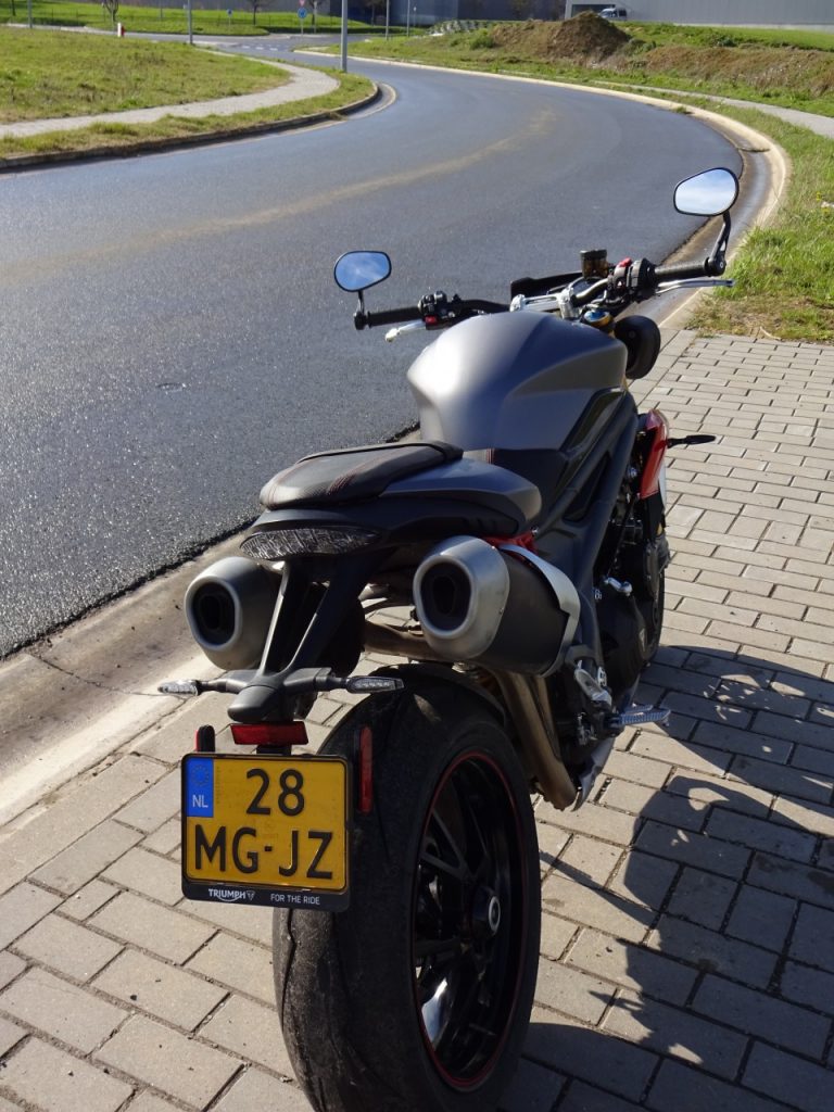triumph speed triple R 2016