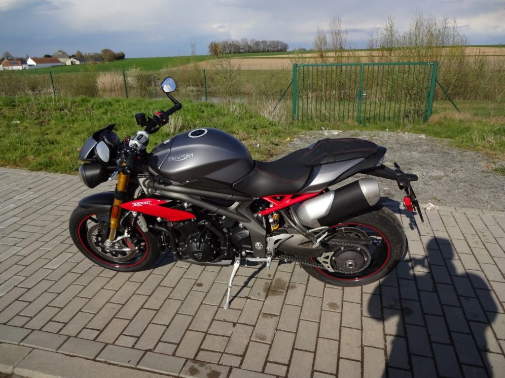 triumph speed triple R 2016