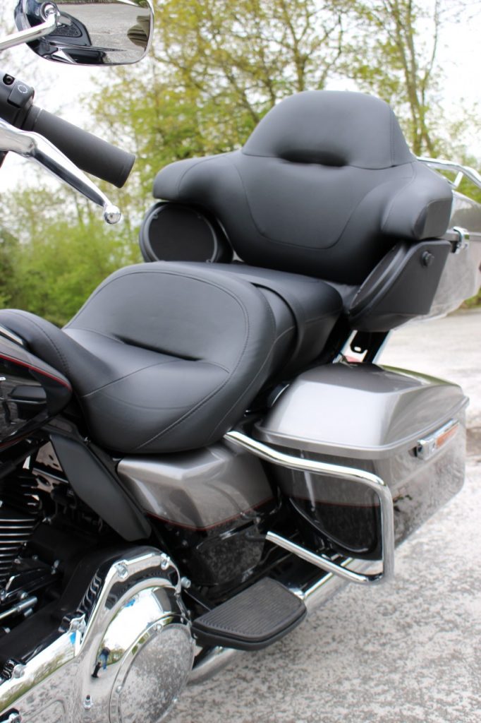 Harley Davidson Road Glide Ultra 2016, Atypique tourer.