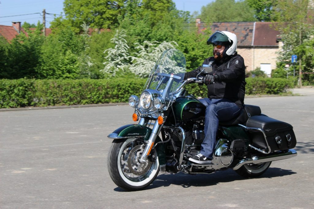 Harley Davidson Road King Classic, Timeless Beauty.