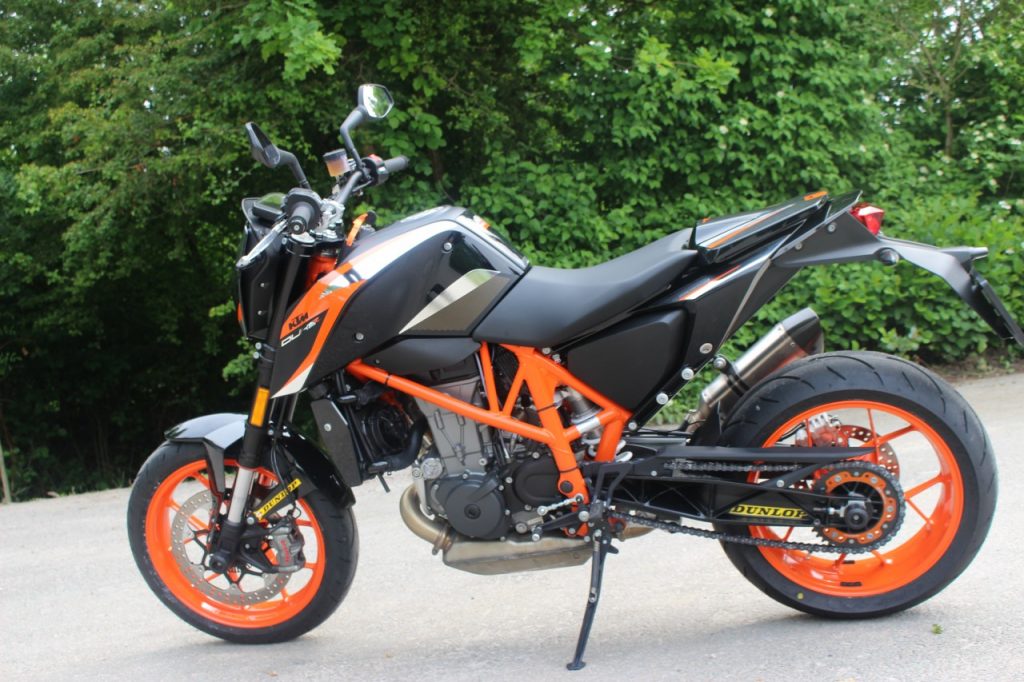 KTM 690 DUKE R, Mono sous EPO