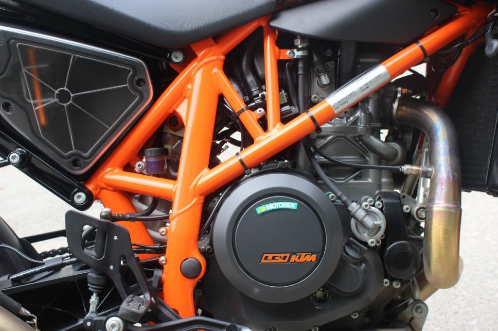 KTM 690 DUKE R, Mono sous EPO