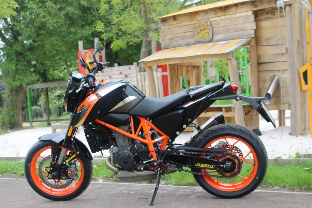 KTM 690 DUKE R, Mono sous EPO