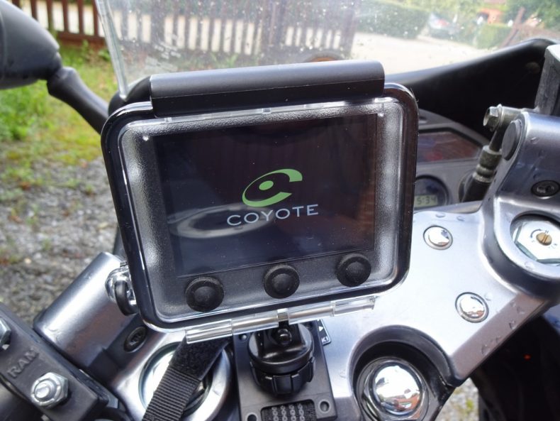 Embarquez votre Mini Coyote sur votre moto !