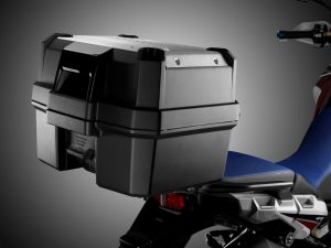 Le top case seul est étriqué pour rouler en couple