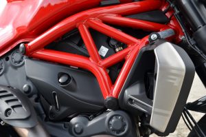 Ducati Monster 1200 R : le roadster des superlatifs.