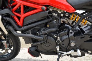 Ducati Monster 1200 R : le roadster des superlatifs.