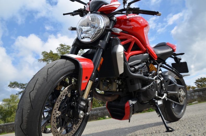 Ducati Monster 1200 R : le roadster des superlatifs.