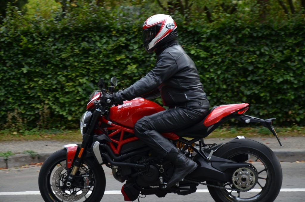 Ducati Monster 1200 R : le roadster des superlatifs.