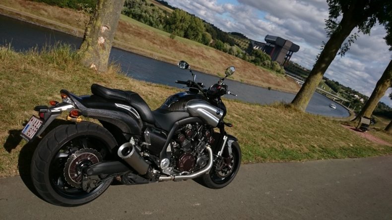 Yamaha V-Max: hommage au Café Dragster