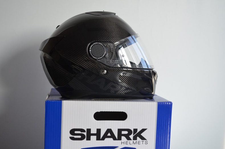 Shark Spartan, la magie du carbone.