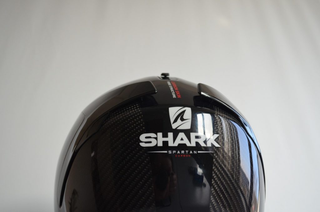 Shark Spartan, la magie du carbone.