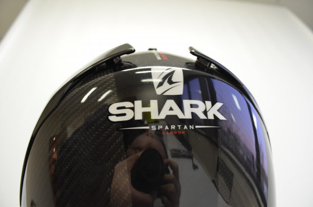 Shark Spartan, la magie du carbone.