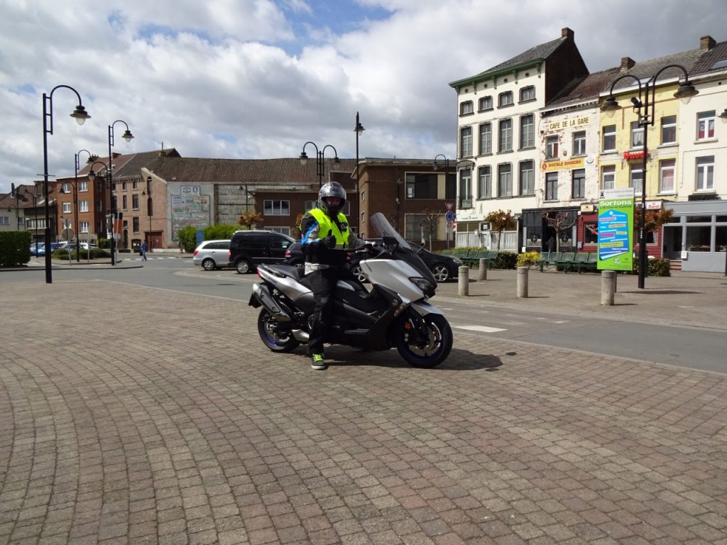 Yamaha T-Max 2017 du sport au luxe