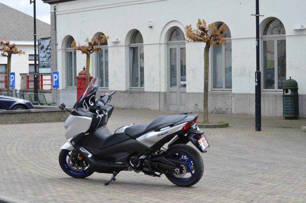 Yamaha T-Max 2017 du sport au luxe