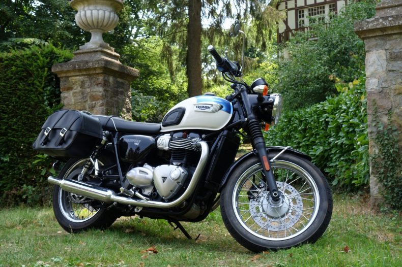 La Triumph Bonneville T100 2017 La Référence évolue Objectif Moto