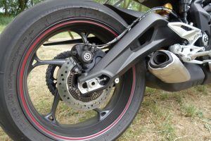 Triumph Street Triple RS 2017 : les anglais ont tiré les premiers !